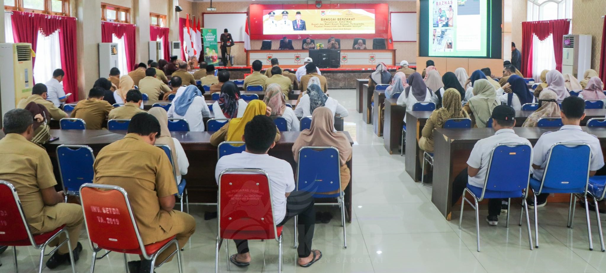 Bupati Amirudin setorkan Zakat Maal Bupati & Wakil Bupati, Forkopimda, Pejabat Pemerintah, dan Muzakki Lainnya kepada Badan Amil Zakat Nasional (BAZNAS) Kabupaten Banggai.