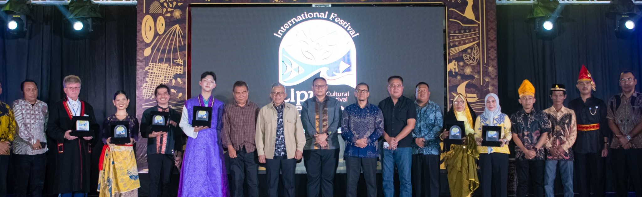 DELEGASI 4 NEGARA RAMAIKAN FESTIVAL INTERNATIONAL LIPU CELEBES