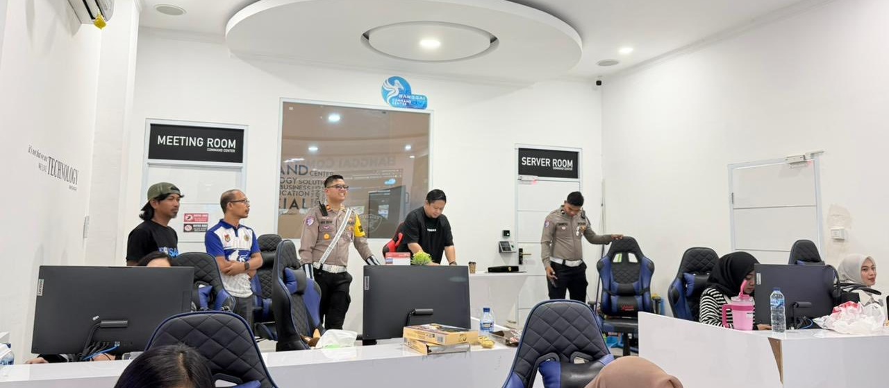 Terima Kunjungan Kasat Lantas Polres Banggai, Kepala DKISP Tunjukkan Fitur Command Center