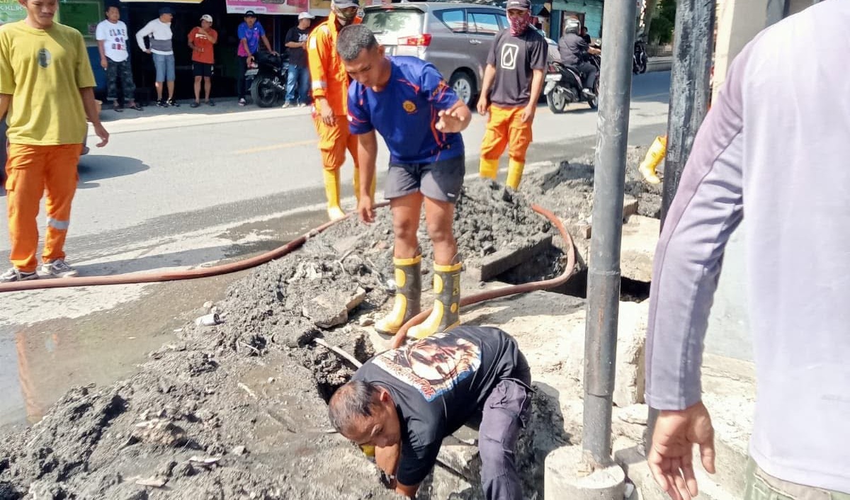 PEMERINTAH KECAMATAN LUWUK SELATAN JAGA KEBERSIHAN LINGKUNGAN LEWAT KAMIS BERLIANKU